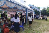 Jelang idul Adha 1446 H, Masyarakat Toraja Utara antusias mengunjungi stan Gerakan Pangan Murah di Lapangan Bakti, Rabu, (4/6/2025) (Foto: Fred)