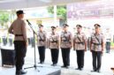 Kapolres Tana Toraja, AKBP Budi Hermawan, memimpin upacara serah terima jabatan (sertijab) Kasat Lantas, Kasat Samapta, dan Kapolsek Sangalla di halaman Mapolres Tana Toraja, Jumat (13/6/2025) (Foto: Humas)