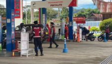 Satuan Samapta Polres Tana Toraja terus mengintensifkan Kegiatan Rutin yang Ditingkatkan (KRYD) di sejumlah titik keramaian, Minggu malam, (15/6/2025) (Foto: Humas).