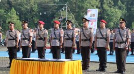 Para pejabat Polres Toraja Utara saat mengikuti upacara Serah Terima Jabatan (Sertijab) dan pelantikan yang dipimpin langsung oleh Kapolres AKBP Stephanus Luckyto A.W., S.I.K., S.H., M.Si di halaman Mapolres Toraja Utara. Toraja Utara, (16/6/2025) (Foto: Humas).