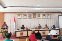 Wakil Bupati Toraja Utara, Andrew Branch Silambi yang membuka rapat koordinasi lintas sektor, dalam mewujudkan swasembada jagung, di ruang polah kantor Bupati Toraja Utara, Jumat (20/6/25). (Zul/gasingnews.com)