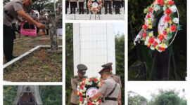 Kapolres Toraja Utara pimpin ziarah dan tabur bunga di TMP Buntu Lepong dalam rangka HUT Bhayangkara ke-79, Senin (23/6/2025) (Foto: Humas).