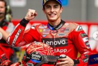Marc Marquez menunjukkan selebrasi usai menjuarai Sprint Race MotoGP Belanda 2025 bersama tim Ducati Lenovo, di Sirkuit Assen, Belanda, Sabtu (28/6/2025) (Foto: Istimewa).