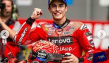 Marc Marquez menunjukkan selebrasi usai menjuarai Sprint Race MotoGP Belanda 2025 bersama tim Ducati Lenovo, di Sirkuit Assen, Belanda, Sabtu (28/6/2025) (Foto: Istimewa).