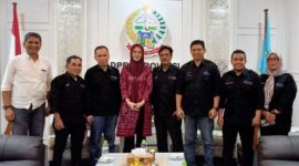 Ketua DPRD Sulsel Rachmatika Dewi menerima audiensi Ketua SMSI Sulsel Anwar Sanusi bersama pengurus di ruang kerja DPRD Sulsel, Rabu (16/7/2025) (Foto: Redaksi).