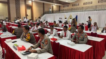 Kapolres Toraja Utara, AKBP Stephanus Luckyto A.W. menegaskan komitmen Polres Toraja Utara untuk terus meningkatkan kualitas pelayanan publik saat menghadiri Gelar Operasional Triwulan II Tahun 2025 yang digelar di Aula Mappaoddang, Mapolda Sulsel, Rabu (16/07/2025) (Foto: Humas).