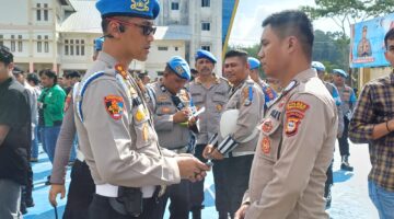 Kasubbid Provos Bidpropam Polda Sulsel, AKBP Andi Baso Rahman, memimpin Gaktiblin) terhadap personel Polres Toraja Utara di Mapolres Toraja Utara, Selasa (15/7/2025) (Foto: Humas).