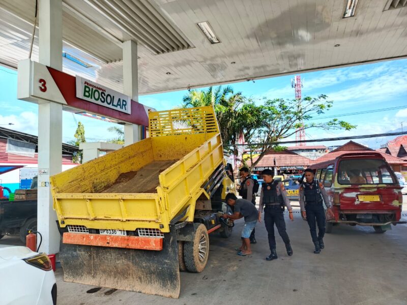 Polres Toraja Utara Saat Melakukan Patroli Ke Sejumlah SPBU. Foto : (Humas Polres Torut)