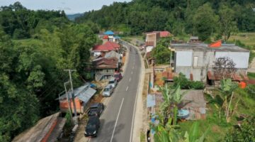 Salah satu jalan poros yang telah diperbaiki Pemprov Sulsel di Toraja Utara. Foto : (Humas Pemprov Sulsel)