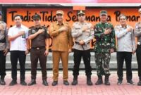 Kapolres Luwu Utara AKBP Nugraha Pamungkas didampingi Bupati Andi Abdul Rahim dan Forkopimda usai Apel Gelar Pasukan di Mapolres Lutra, Senin (14/7/2025) (Foto: Humas).