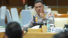 Kakorlantas Polri Irjen Pol Agus Suryonugroho dalam keterangannya menindak puluhan ribu pelanggaran dalam Operasi Patuh Pallawa 2025 di Indonesia, Rabu (16/7/2025) (Foto: Istimewa).