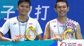 Fajar Alfian dan Muhammad Shohibul Fikri, memenangkan gelar bergengsi China Open 2025 usai mengalahkan Ganda Putra Malaysia dalam pertandingan final yang digelar di Olympic Sports Center Gymnasium, Changzhou, Minggu (27/7/2025) (Foto: Istimewa).