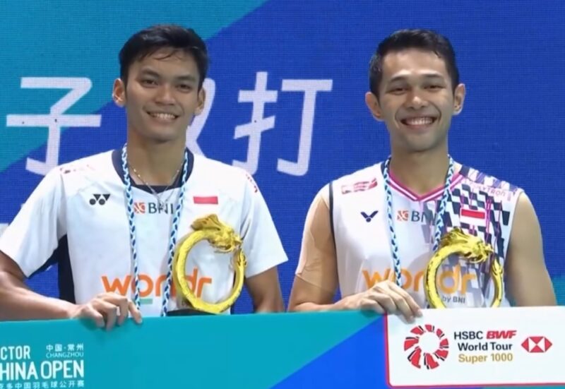 Fajar Alfian dan Muhammad Shohibul Fikri, memenangkan gelar bergengsi China Open 2025 usai mengalahkan Ganda Putra Malaysia dalam pertandingan final yang digelar di Olympic Sports Center Gymnasium, Changzhou, Minggu (27/7/2025) (Foto: Istimewa).