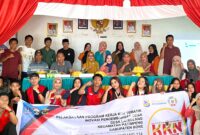 Mahasiswa KKN Gel 114 Berpose Bersama Perangkat Desa Latellang, Bone, Usai Menggelar Penyuluhan Hukum Terkait Pencegahan Kenakalan Remaja, Jumat (25/07/25). Foto (Istimewa)