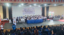 Bupati Toraja Utara Serahkan 1.300 SK PPPK Tahap I Formasi 2024: Kontrak Berlaku Satu Tahun, digelar di Gedung Art Center, Kecamatan Rantepao, Rabu (6/8/2025) (Foto: Humas).