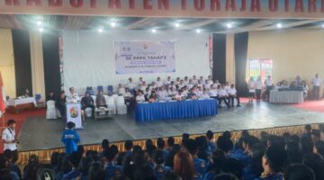 Bupati Toraja Utara Serahkan 1.300 SK PPPK Tahap I Formasi 2024: Kontrak Berlaku Satu Tahun, digelar di Gedung Art Center, Kecamatan Rantepao, Rabu (6/8/2025) (Foto: Humas).