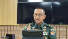 Kepala Dinas Penerangan Angkatan Darat (Kadispenad) Brigjen TNI Wahyu Yudhayana menyebutkan Kasus Kematian Prada Lucky, jumlah tersangka anggota TNI bertambah menjadi 20 Orang, ucapnya di Mabes TNI AD, Jakarta Pusat, Senin (11/8/2025) (Foto: Istimewa).