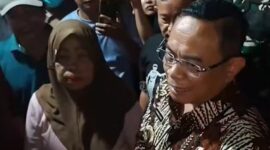 Bupati Pati Sudewo yang juga menjabat sebagai anggota DPR RI dari Partai Gerindra terancam dipidana terkait kasus suap proyek jalur kereta api. Hal tersebut ditegaskan Plt Deputi Penindakan dan Eksekusi KPK, Asep Guntur Raharyu, di Gedung Merah Putih, Jakarta, Kamis (14/8/2025) (Foto; Istimewa).