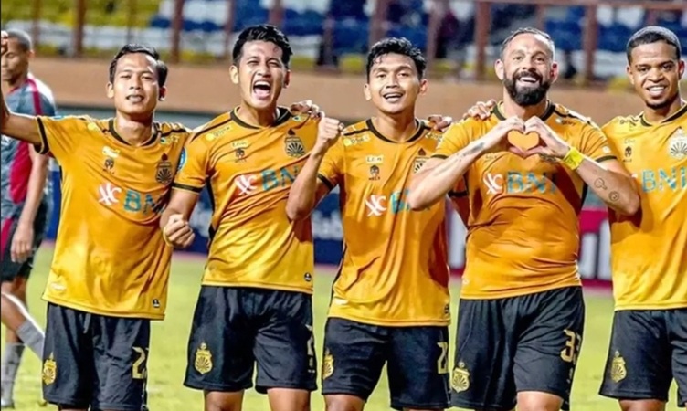 Pemain Bhayangkara FC merayakan gol ke gawang PSM Makassar pada laga BRI Super League 2025 di Stadion PKOR Sumpah Pemuda, Sabtu (16/8/2025) (Foto: Istimewa).