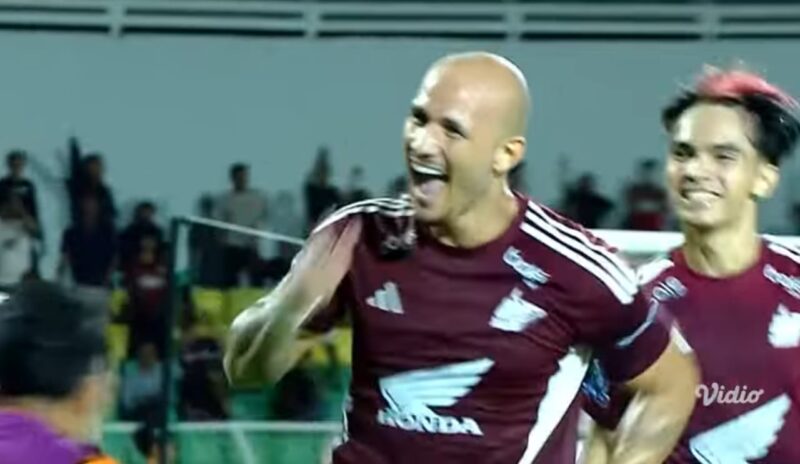 Savio Roberto merayakan gol pembuka PSM Makassar ke gawang Persija Jakarta melalui tendangan bebas menit ke-56 di Stadion Gelora BJ Habibie, Parepare, Minggu (21/9/2025) (Foto: Istimewa).