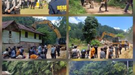 Eksekusi sengketa tanah di Balusu, Toraja Utara, ricuh akibat pemblokiran jalan. Polisi dan TNI turun langsung amankan lokasi, Senin(29/9/2025) (Foto: Humas Polres Toraja Utara).