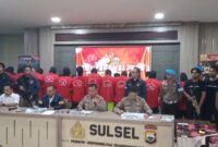 Kabid Humas Polda Sulsel Kombes Pol Didik Supranoto menjelaskan telah menetapkan 29 tersangka kerusuhan DPRD Makassar-Sulsel, 3 korban jiwa, kerugian ditaksir Rp253 miliar saat komperensi pers, Kamis (4/8/2025) (Foto: Arya).