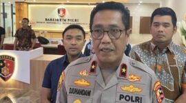 Brigjen Pol. Djuhandhani Rahardjo Puro, menjadi Kapolda Sulsel sekaligus menandai promosi kariernya. Perwira tinggi yang sebelumnya berpangkat Brigadir Jenderal kini resmi naik menjadi Inspektur Jenderal, Rabu (24/9/2025) (Foto,: Istimewa).