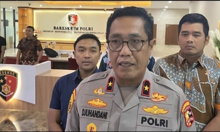 Brigjen Pol. Djuhandhani Rahardjo Puro, menjadi Kapolda Sulsel sekaligus menandai promosi kariernya. Perwira tinggi yang sebelumnya berpangkat Brigadir Jenderal kini resmi naik menjadi Inspektur Jenderal, Rabu (24/9/2025) (Foto,: Istimewa).