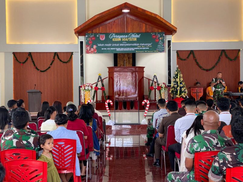 Suasana perayaan Natal bersama keluarga besar Kodim 1414/Tator yang berlangsung penuh khidmat dan kebersamaan di Makodim 1414/Tator, Tana Toraja, Senin (06/01/2026) (Foto: Humas).